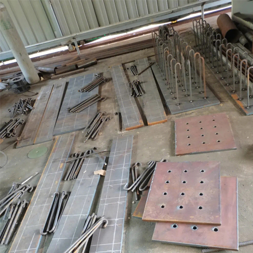 有哪些其他因素会影响延安预埋件位置的确定？